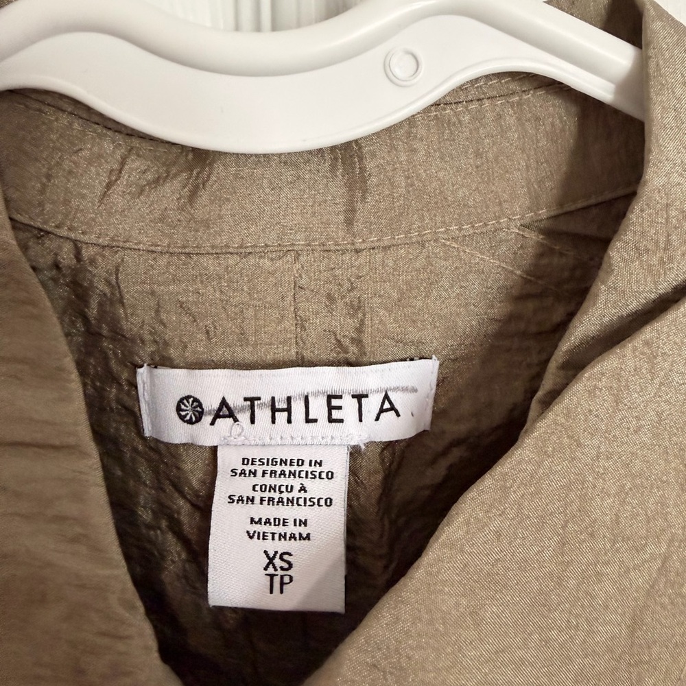 NWOT Athleta Khaki Nylon Windbreaker button up shirt XS Snap Closure Lightweight - Picture 3 of 9